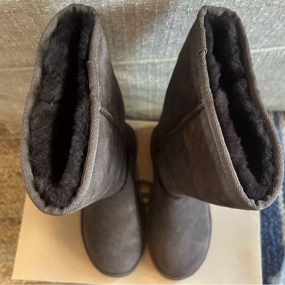 NEW Girls UGG tall chocolate brown shearling knee high boots in box 2 - Picture 8 of 12